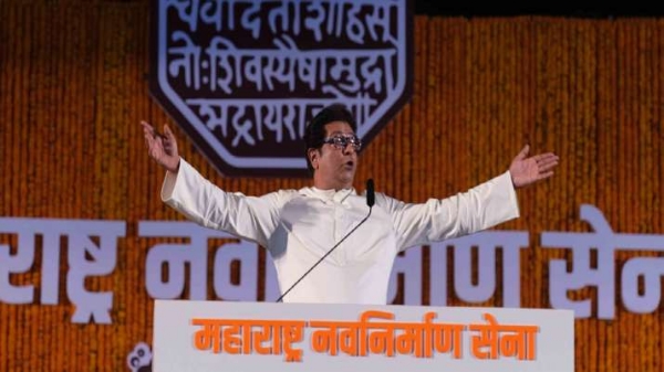 After Raj Thackeray's warning to mosques, MNS workers play Hanuman Chalisa on loudspeaker outside office