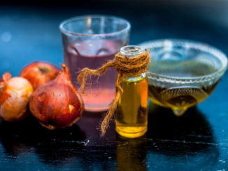 Onion Oil Benefits: लंबे और घने बालों के लिए आजमाएं प्याज का तेल, जानें इसके कई फायदे