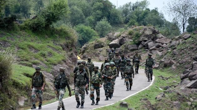 अनंतनाग मुठभेड़ में मारा गया लश्कर-ए-तैयबा का कमांडर निसार, कुलगाम में दो जवान घायल, आतंकी फरार