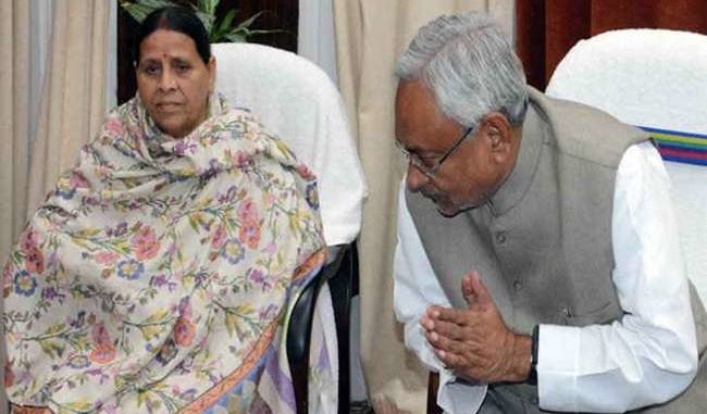 Rabri Devi APPROVES Nitish Kumar's name as Bihar Chief Minister, JDU supremo seeks time to meet Governor