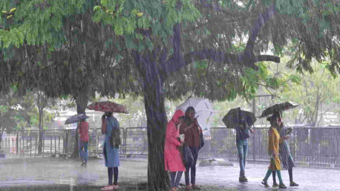 Heavy rain lashes parts of Delhi, Noida, and Ghaziabad - Check forecast here