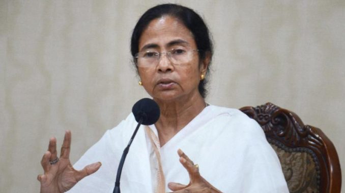 Shiv Sena PRAISES Gandhi family but ATTACKS Mamata Banerjee, says 'SURRENDERED TO...'