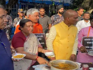 Effect of Mamata Banerjee's 'MANTRA' to become Millionaire: BJP MLAs sell tea-biscuits-televaza-ghugni in front of state ASSEMBLY