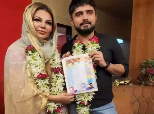 Rakhi Sawant gets secretly married to boyfriend Adil Durrani, pics of newlywed couple go viral!