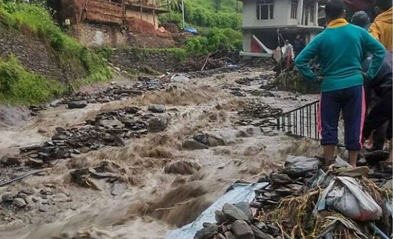 Weather Update: पहाड़ों के लिए चेतावनी, गृह मंत्रालय अलर्ट; पश्चिमी UP समेत इन राज्यों में भारी बारिश के आसार