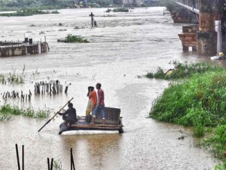 Delhi Flood LIVE Updates: ITO और लाल किला आज भी पानी से सराबोर, डेंजर जोन में राजधानी; मेट्रो को लेकर आया ताजा अपडेट