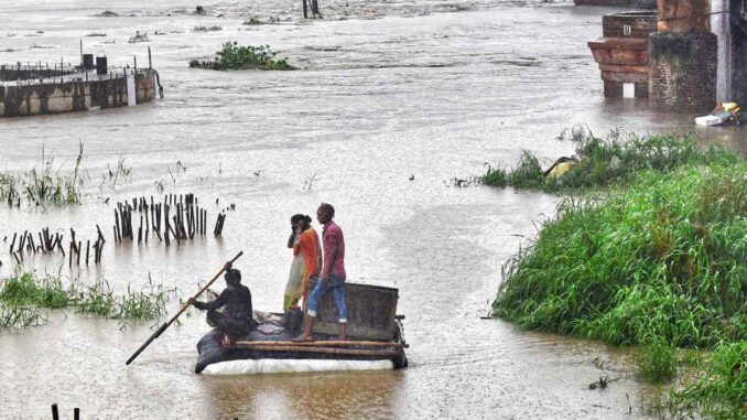 Delhi Flood LIVE Updates: ITO और लाल किला आज भी पानी से सराबोर, डेंजर जोन में राजधानी; मेट्रो को लेकर आया ताजा अपडेट