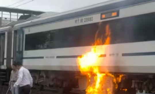 Bhopal-Delhi Vande Bharat Express Train's Battery Box Catches Fire, All Passengers Safe