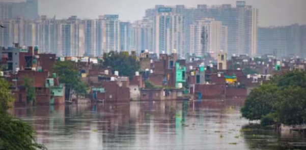 Noida Floods: Swollen Hindon, Yamuna Rivers Hit 17 Villages, Over 3,300 People Affected