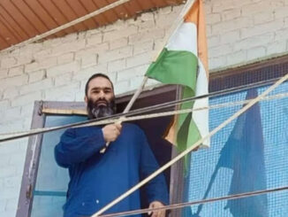 'Pakistan Kuch Nahi Kar Sakta': Hizbul Terrorist's Brother Waves Tiranga In J&K, Watch Viral Video