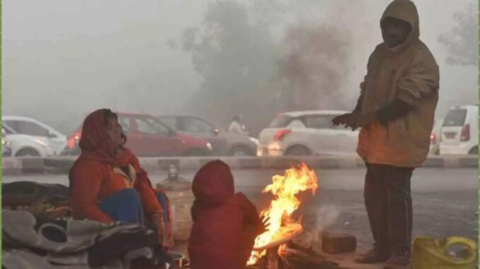 Weather Update: शीतलहर के बीच बारिश का अलर्ट, हाड़ कंपाने वाली ठंड ढाएगी सितम; राजधानी में आज भी कोल्ड डे