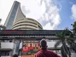 Sensex Closing Bell: उतार-चढ़ाव के बाद सपाट बंद हुआ बाजार; सेंसेक्स 33 अंक फिसला, निफ्टी 23264 पर