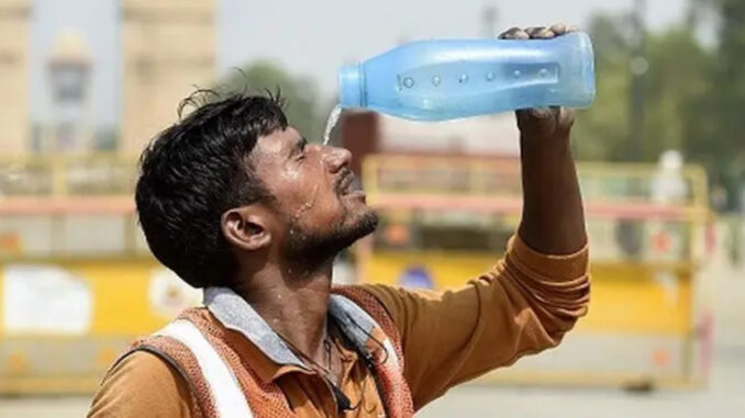 Delhi Reports Warmest Night In 14 Years At 35.2°C, Spike In Heatstroke Cases Reported