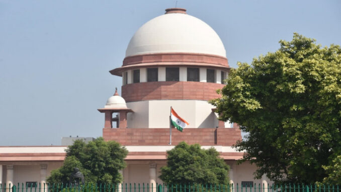 Supreme Court: मुआवजे में देरी के लिए महाराष्ट्र सरकार को 'सुप्रीम' फटकार, अधिकारी को भेजा गया कारण बताओ नोटिस