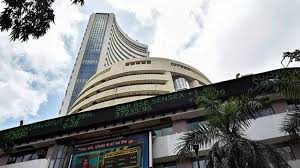 Share Market: रिलायंस-एचडीएफसी बैंक में बिकवाली; ऊपरी स्तरों से 600 अंक फिसला सेंसेक्स; निफ्टी 25100 से नीचे