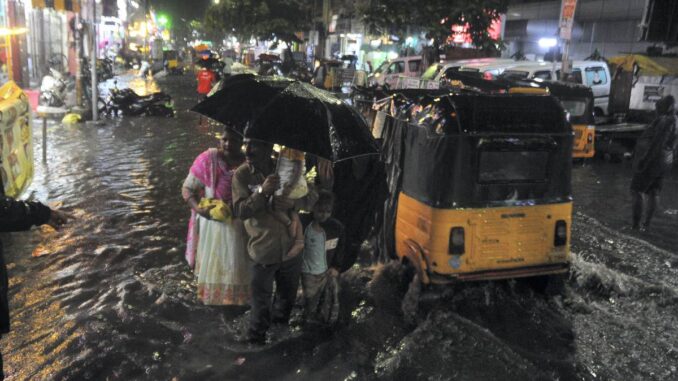 Chennai Faces Heavy Downpour; Traffic Chaos, Waterlogging Disrupt Daily Life