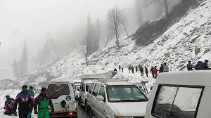 Manali Snowstorm Strands 1,000 Vehicles, 700 Tourists Relocated To Safe Locations