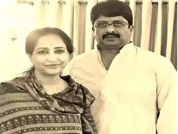 Raja Bhaiya: कौन हैं भानवी सिंह, जिन्होंने राजा भैया पर किया केस? राजघराने से संबंध, पति से ज्यादा रही संपत्ति