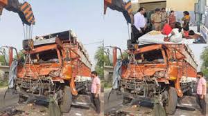 Bulandshahr Road Accident: बुलंदशहर में दर्दनाक हादसा, डीसीएम ने ट्रक में मारी टक्कर; तीन की मौत और 31 घायल