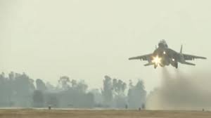 वायुसेना ने रचा कीर्तिमान: गंगा एक्सप्रेसवे पर लड़ाकू विमानों की नाइट लैंडिंग, देश में पहली बार हुआ ऐसा