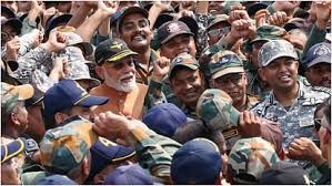 Operation Sindoor: सेना के साहस को सलाम करने आदमपुर एयरबेस पहुंचे पीएम मोदी; पाकिस्तान के झूठ का किया पर्दाफाश