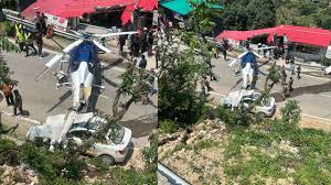 हाईवे पर हेलिकॉप्टर की इमरजेंसी लैंडिग: केदारनाथ धाम के लिए भरी थी उड़ान, सूझबूझ से बची यात्रियों की जान