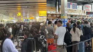 Cyberattack: यूरोप के कई हवाई अड्डों पर बड़ा साइबर हमला, चेक-इन सिस्टम ठप; उड़ानों में देरी से यात्री परेशान