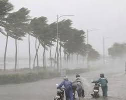 लौटते मानसून का कहर: ओडिशा से कर्नाटक तक भारी बारिश से मची तबाही, स्कूल बंद; राहत शिविरों में भेजे जा रहे लोग