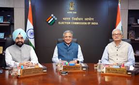 SIR: देशभर में मतदाता सूची पुनरीक्षण की कवायद तेज, तैयारियों पर विचार-विमर्श के लिए चुनाव आयोग ने की अहम बैठक