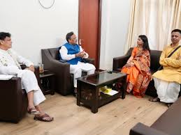 Bihar Election 2025: विधानसभा चुनाव लड़ेंगी लोक गायिका मैथिली ठाकुर? BJP नेता विनोद तावड़े से मिलीं; क्या कहा?