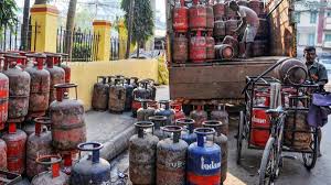 LPG गैस सिलेंडर की किल्लतः जमाखोरी रोकने के लिए केंद्र का बड़ा कदम, बिहार समेत पूरे देश में ESMA लागू