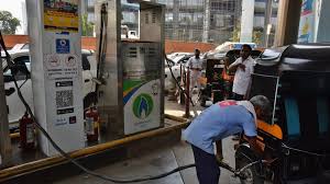 CNG Price: पेट्रोल के बाद CNG के दाम में भी लगी आग, सुबह-सुबह इतने रुपये बढ़ गया रेट