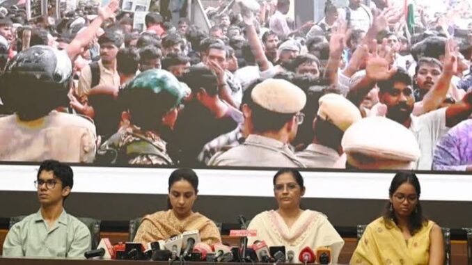 ‘Lost consciousness; uniform was soaked in blood,’ says daughter of Delhi cop injured in Jantar Mantar protest
