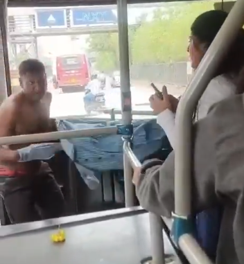 चलती बस में महिला से छेड़छाड़! BMTC बस ड्राइवर ने दिखाई हिम्मत, तुरंत बस रोक आरोपी को दबोचा