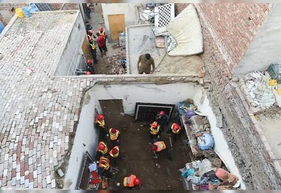 Lahore roof collapse kills 14 children at tuition centre