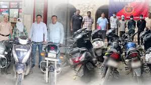 दिल्ली पुलिस ने वाहन चोर गिरोह का भंडाफोड़, 2 बदमाश गिरफ्तार, 8 चोरी के वाहन बरामद
