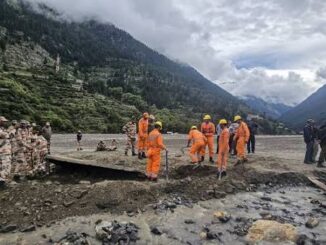 पहाड़ों में बरसी 'आफत' तो मैदान में आया 'सैलाब', 18 राज्यों में तूफानी बारिश; डूबी सड़कें, IMD का आया अलर्ट