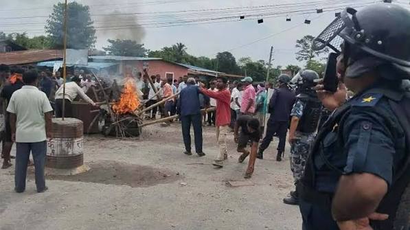 नेपाल में फैली हिंसा, 4 और जिलों में बढ़ा तनाव; कई शहरों में कर्फ्यू लागू, सेना हाई अलर्ट पर