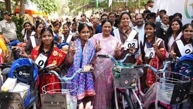 Delhi CM Rekha Gupta distributes 3,000 bicycles to schoolgirls under 'Vidya Vahini Yojana'