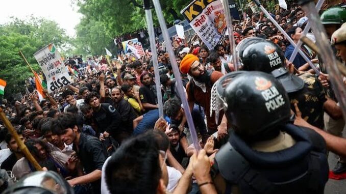 No excessive force during CJP student protest: Delhi Police cites violence and 30,000 crowd