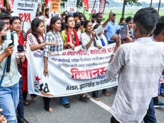 JPSC-JSSC Protest: Students break Police barricade during ‘Vidhan Sabha Gherao’ march in Ranchi