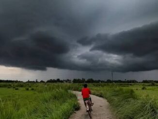 UP weather today: IMD issues heavy rain warning for eastern Uttar Pradesh, sun and scattered showers in west UP