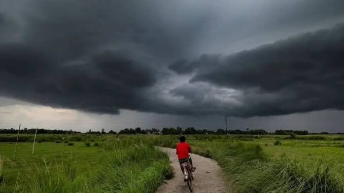 UP weather today: IMD issues heavy rain warning for eastern Uttar Pradesh, sun and scattered showers in west UP