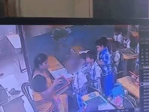 टीचर ने डांटा, थप्पड़ मारा… मैडम की गोद में ही बेसुध होकर गिरा 6 साल का मासूम, फिर हो गई मौत