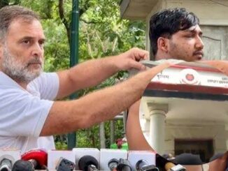 पैलेट गन से घायल छात्र को लेकर पुलिस स्टेशन पहुंचे राहुल गांधी, FIR दर्ज होने तक थाने में रहने का ऐलान