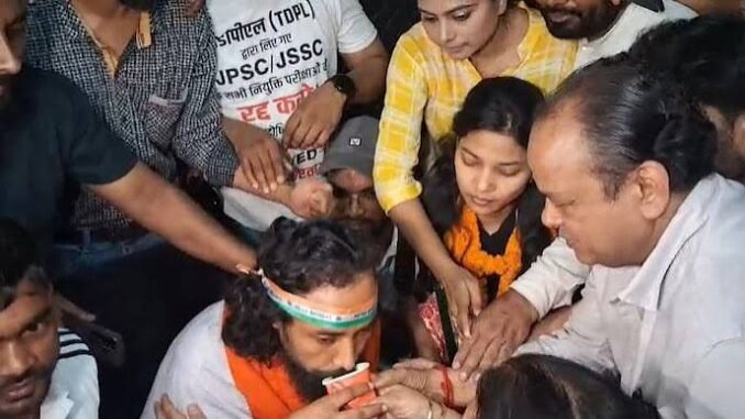 Students end hunger strike after Jharkhand cancels exam but protesters firm on CBI probe