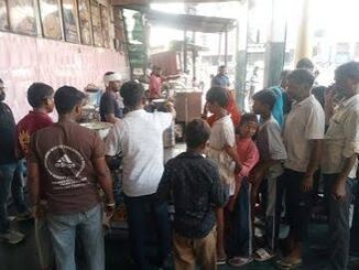‘मेरे नाम से खाइए, बिल हम देंगे’....यूट्यूबर अनुराग द्विवेदी का Free Food ऑफर मिलते ही उन्नाव की दुकानों पर उमड़ी भीड़
