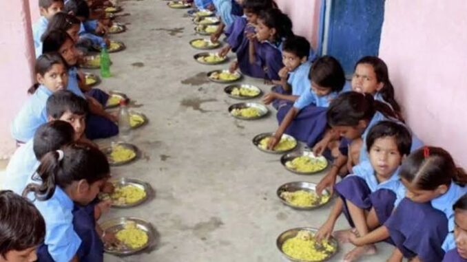 पन्ना में ठप हुआ मिड-डे मील, 1600 से अधिक स्कूलों में डेढ़ लाख बच्चों का भोजन बंद, रसोइयों का 4 महीने से वेतन बकाया