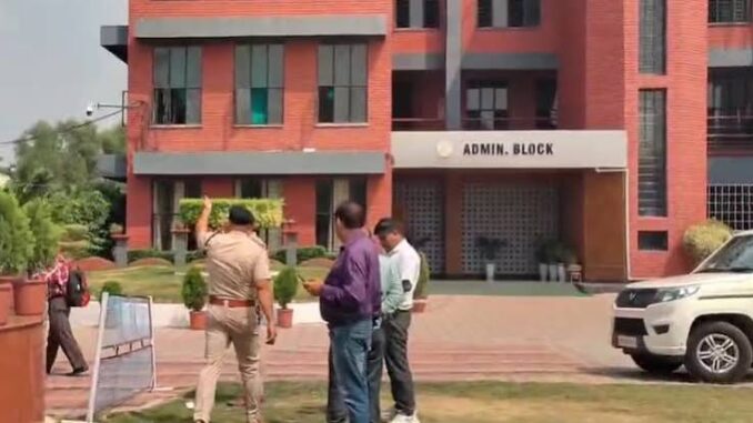 पंचकूला के स्कूलों को बम से उड़ाने की धमकी, ई-मेल में गृहमंत्री और CM सैनी का भी जिक्र