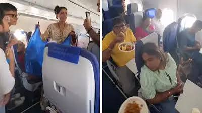 प्लेन है या ट्रेन का डिब्बा! फ्लाइट में परिवार ने निकाली थेपला-ढोकला की थाली; Video देख छिड़ी बहस